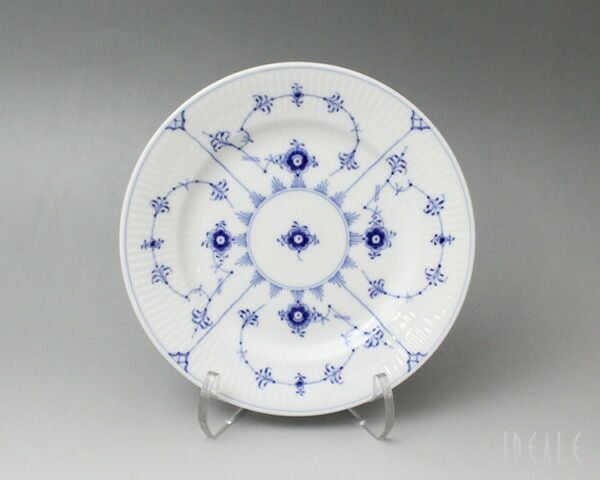 ロイヤルコペンハーゲン（Royal Copenhagen） ブルーフルーテッド・プレイン/Blue Fluted Plain プレート 17cm