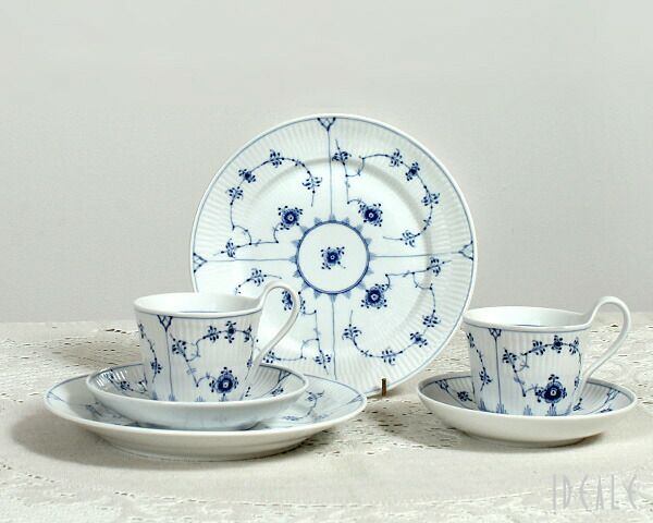 ロイヤルコペンハーゲン（Royal Copenhagen） ブルーフルーテッド・プレイン/Blue Fluted Plain カップ&ソーサー ハイハンドル×2客 +　プレート 22cm フラット ×2枚 6ピースセット