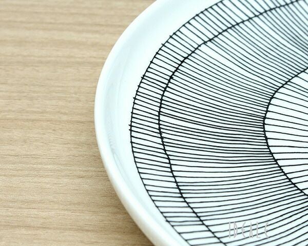 マリメッコ（marimekko） シイルトラプータルハ/SIIRTOLAPUUTARHA プレート 25cm ホワイト/ブラック