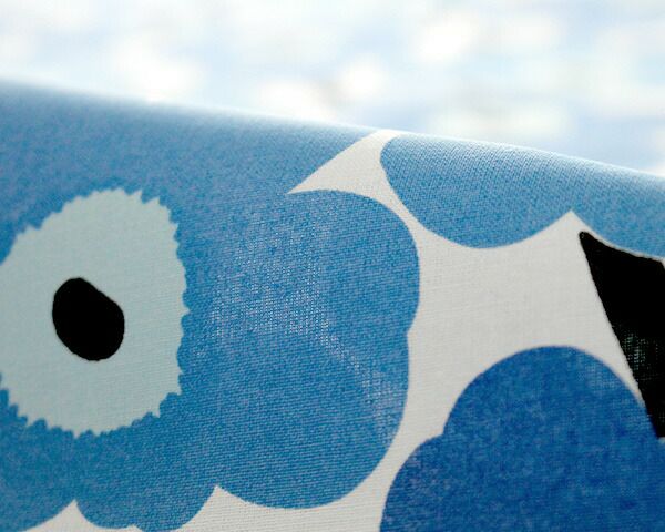 マリメッコ（marimekko） ミニウニッコ/MINI-UNIKKO コットンファブリック(生地) (30cm以上から10cm単位で切り売り)