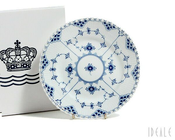  のブルーフルーテッドデザイン34cm皿。 白磁×ブルーの気品＜ロイヤル コペンハーゲン＞ブルーフルーテッド