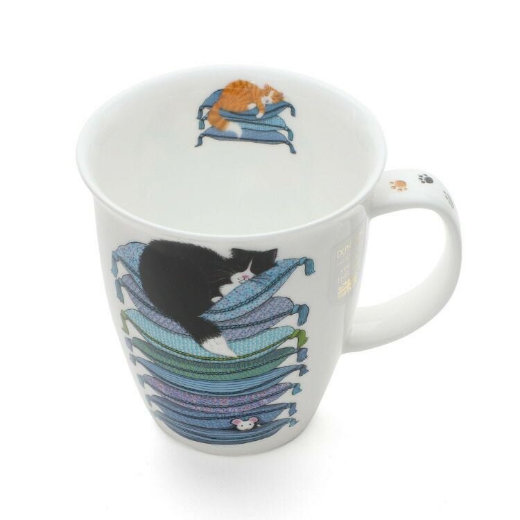 ダヌーン（Dunoon） NEVIS マグカップ ブルーの布団でお昼寝