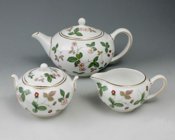 ウェッジウッド（WEDGWOOD） ワイルドストロベリー/Wild Strawberry EM ティーポット 小+シュガーボックス 小+クリーマー 小